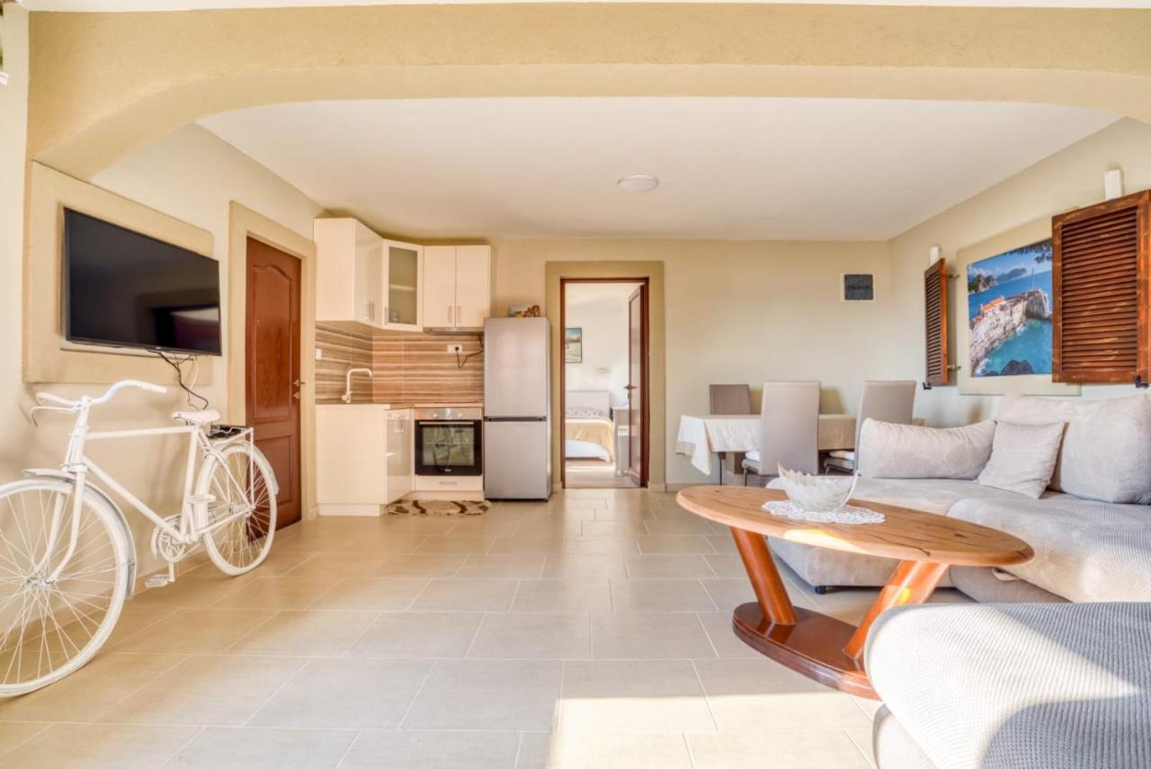 Savovic_Lux Apartment Petrovac Exterior photo